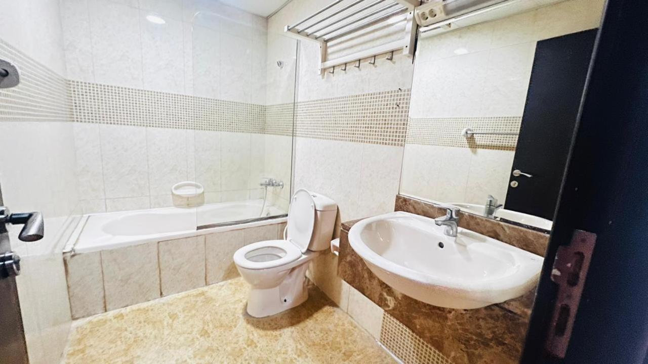 Traveller Partition Room In Al Barsha 1 Near Metro Dubái Exterior foto