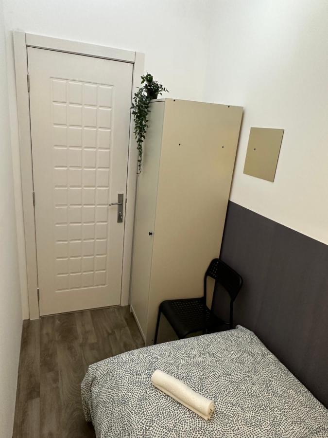 Traveller Partition Room In Al Barsha 1 Near Metro Dubái Exterior foto