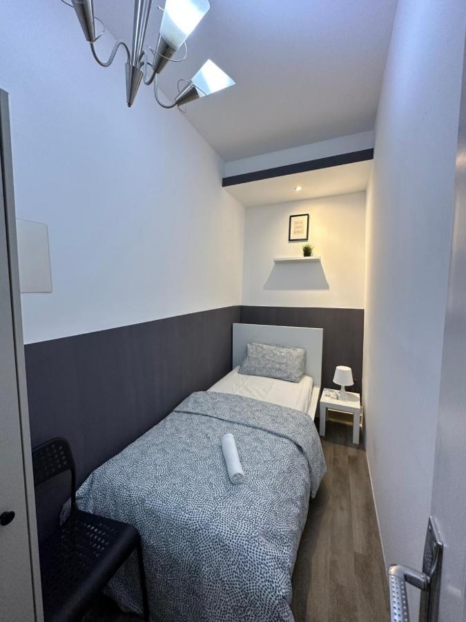 Traveller Partition Room In Al Barsha 1 Near Metro Dubái Exterior foto