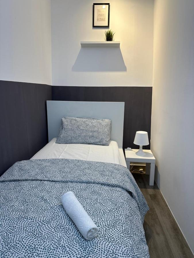 Traveller Partition Room In Al Barsha 1 Near Metro Dubái Exterior foto